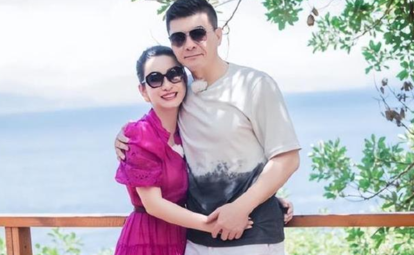 秦海璐一年挣的钱，够普通人花上几辈子；可一回到家，她做的第一件事竟是喊老公。饭要老公做，家务要老公忙