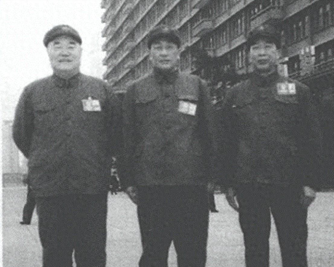 同是1988年授中将，省军区和大军区两位司令员同期入伍却大多已离休，这是为何？
