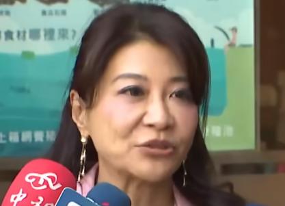 国民党主席郑丽文今天接受“历史哥”专访，她谈起食安议题时，直呼当年台湾顶新的油并