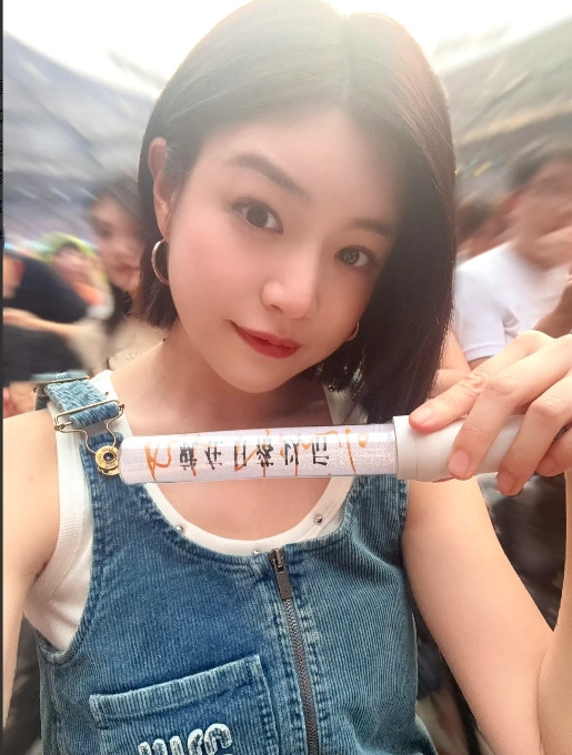 陈妍希看孙燕姿演唱会后感慨发文，说自己演唱会哭了半场，这是听得走心了，文笔真好写