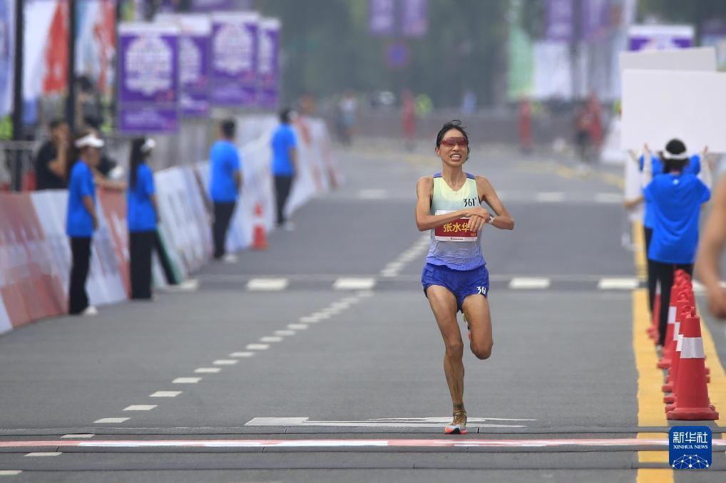 福建医科大学附属第一医院对“最快女护士”张水华作出处分，主要依据两条：1.违
