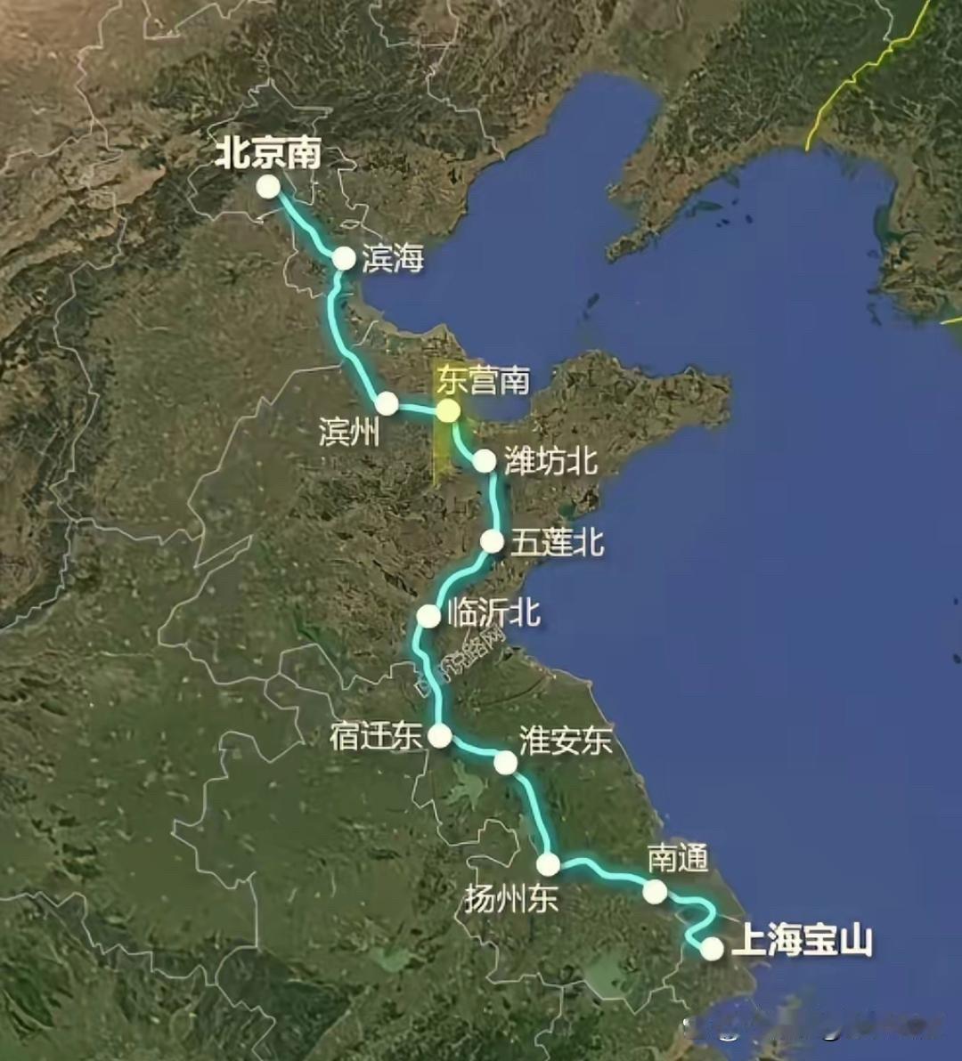 京沪二线在山东搞了一个很大的弯，有人说，因为鲁中地区是山区，不好修。其实，鲁中山