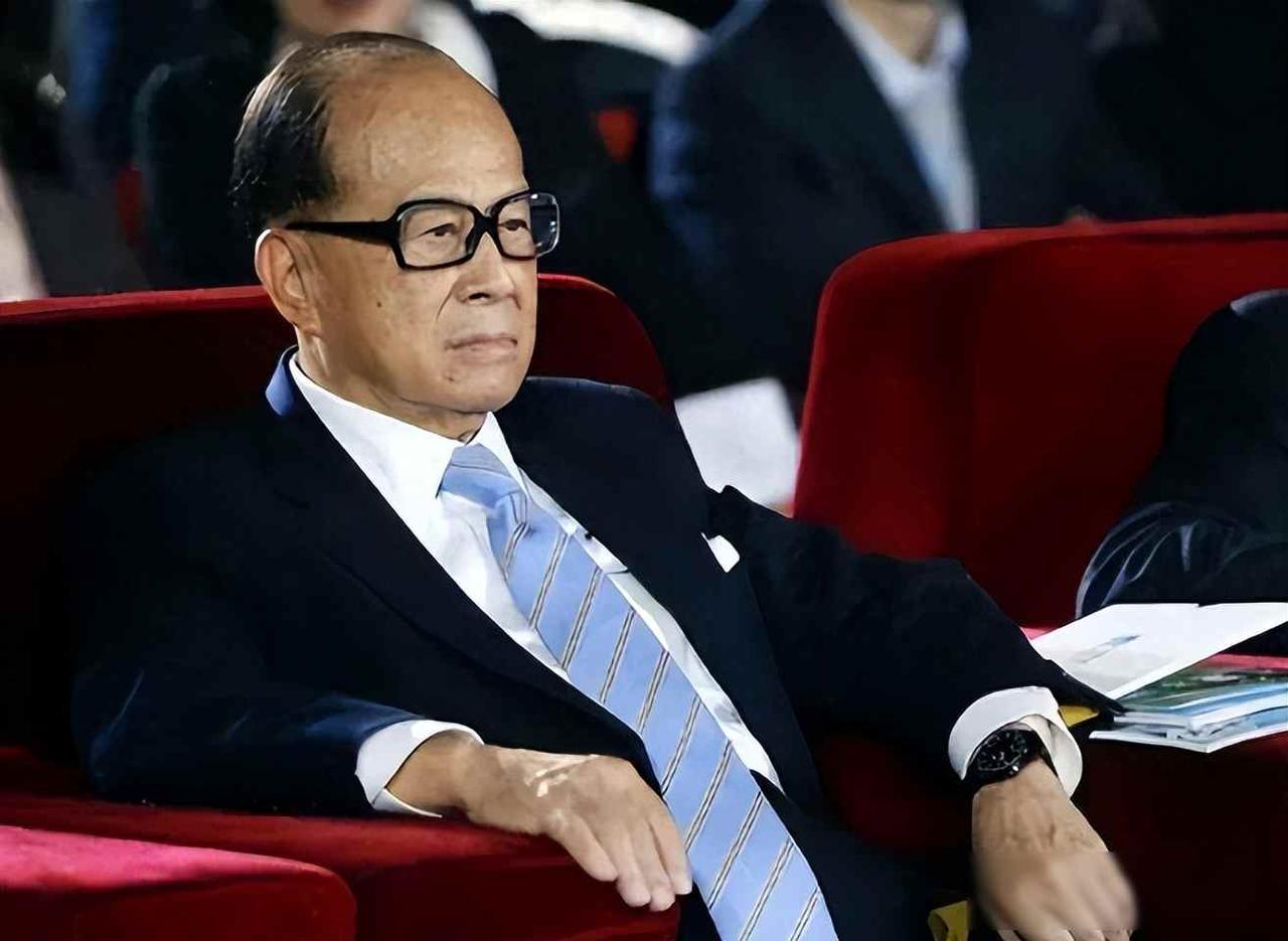 国企出手了！李嘉诚卖港口大反转！中方罕见表态，白宫：不可能最近有消息说李嘉诚打