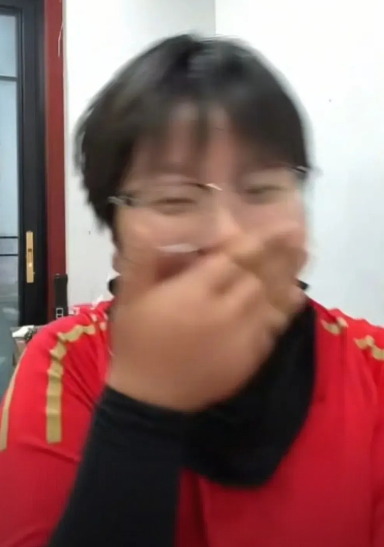 5月29日江苏沭阳四姐弟中的姐姐开播：1.家里来了好多不请自来的人，特别害怕