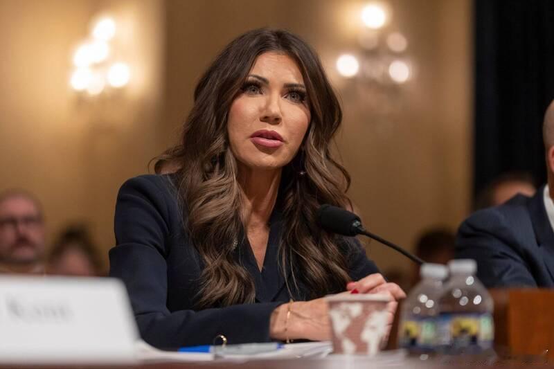 【公海扣船！美方证实在委内瑞拉外海拦截受制裁油轮】海外新鲜事美国总统特朗普16