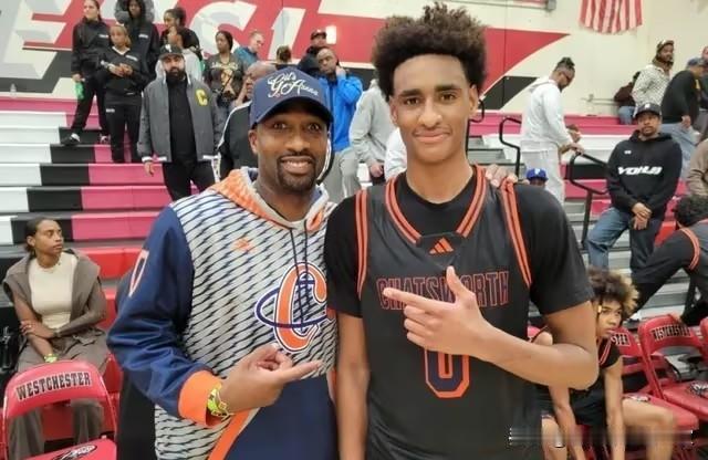 NBA名宿阿泰斯特预言：“阿利贾·阿里纳斯，就是下一个科比！”近日，NBA名宿