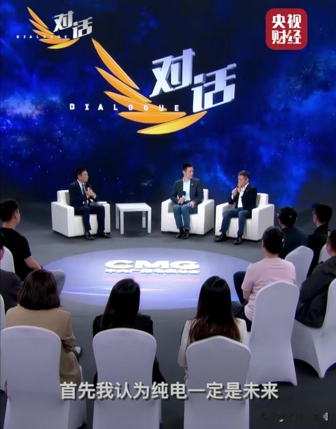 在近日央视《对话》节目中，小鹏汽车董事长何小鹏与蔚来创始人李斌就能源技术路线展开