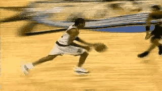 艾弗森就像超跑，像羚羊，速度快，技术好，如果再高十公分，将无敌于天下。科比的天赋