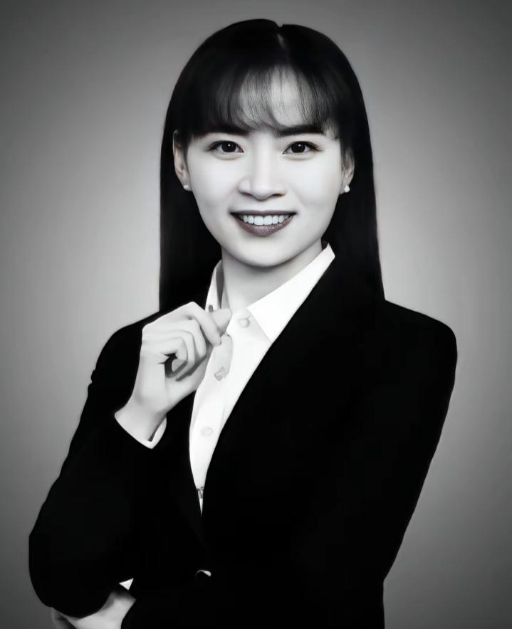 薛艳华，女，36岁，福建福州人，法学博士，苏州大学王健法学院原副教授。薛艳华