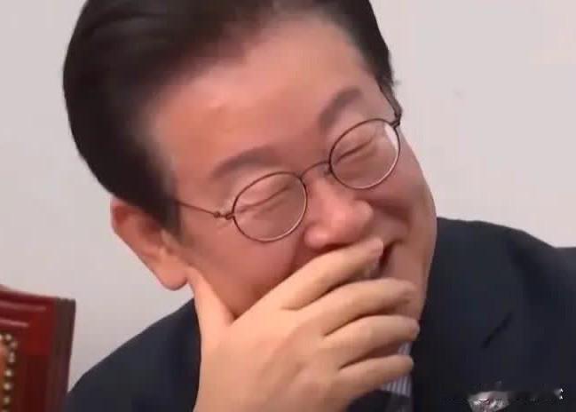 金正恩还是大度！与韩国国会议长禹元植碰面并握手！金正恩上次与韩国高层握手还是发