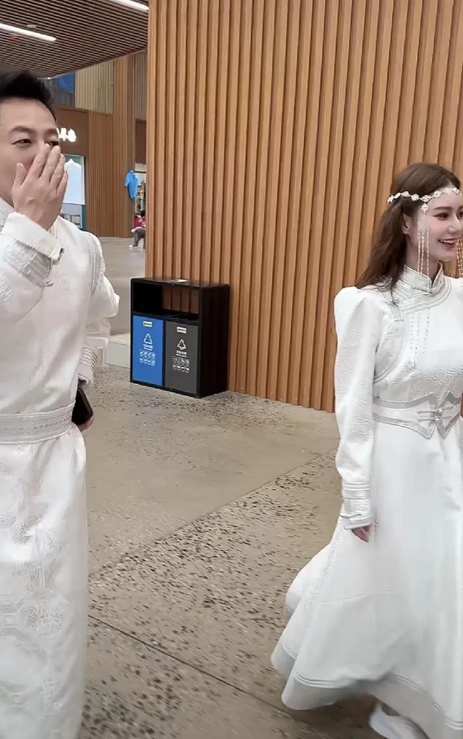 也太美了吧！汪小菲一家穿上蒙古族的衣服超好看！这一家子颜值也太高了吧！汪小菲两口