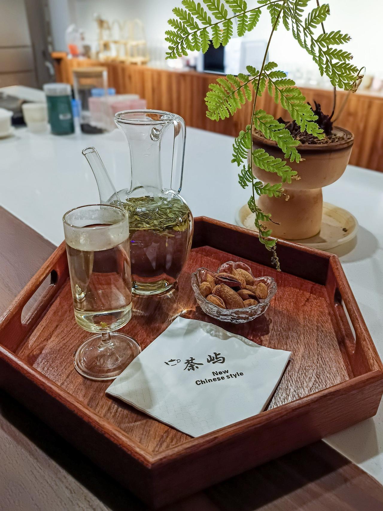 生活没那么复杂生活最重要的，不是你有多少套房，开多贵的车，而是晚上下