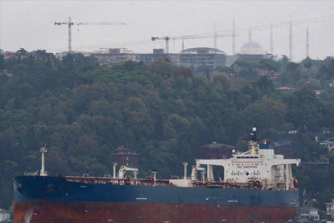 乌克兰承认黑海袭击！西方集体沉默，俄震怒：严重威胁世界安全！黑海海域的平静再