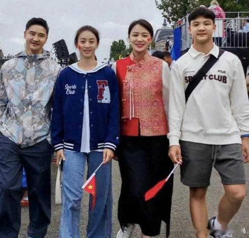 田亮儿女都这么大了！全家共用一张脸，都是高颜值啊！​​​