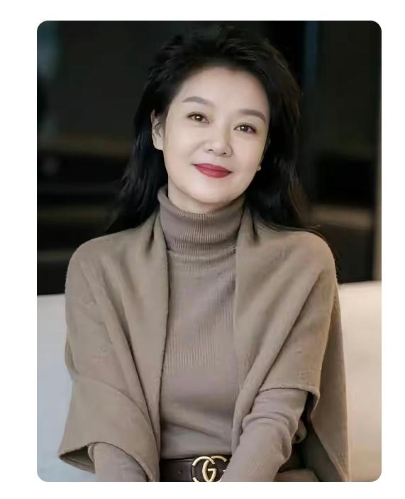 在征婚启事上，看到这位59岁的美女阿姨征婚的必要条件是找一个厅级以上的退休老干部