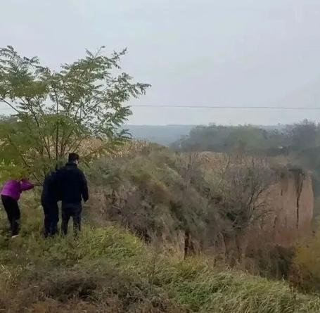 丧心病狂！陕西9年家暴女子被丈夫殴打重伤，舍不得花钱就医，活生生将尚有气息的