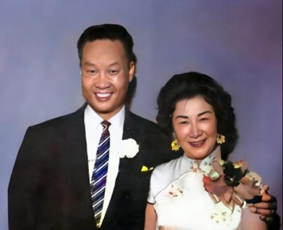 1986年，潜伏美国37年的王牌特工金无怠被中情局逮捕，面对审讯时，他突然说：“