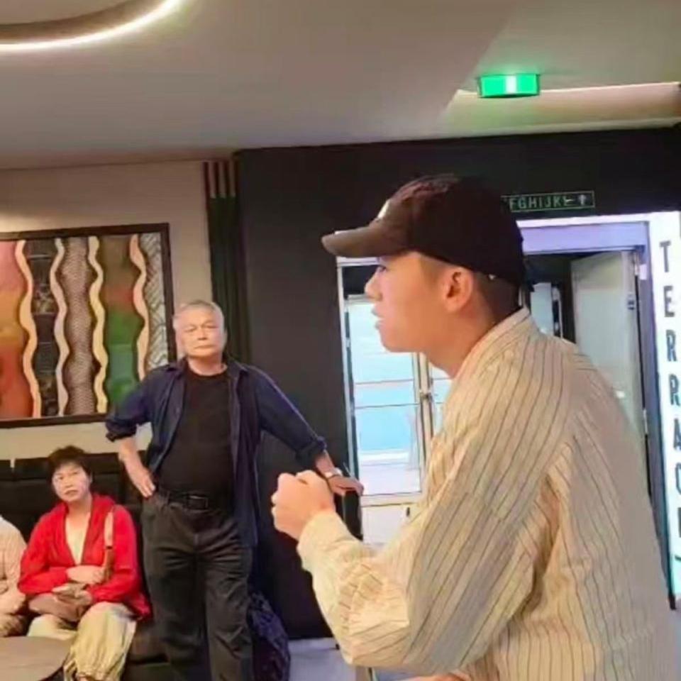 37张救命机票！98年导游在战火中守护32名宁波游客中东局势紧张，30位宁