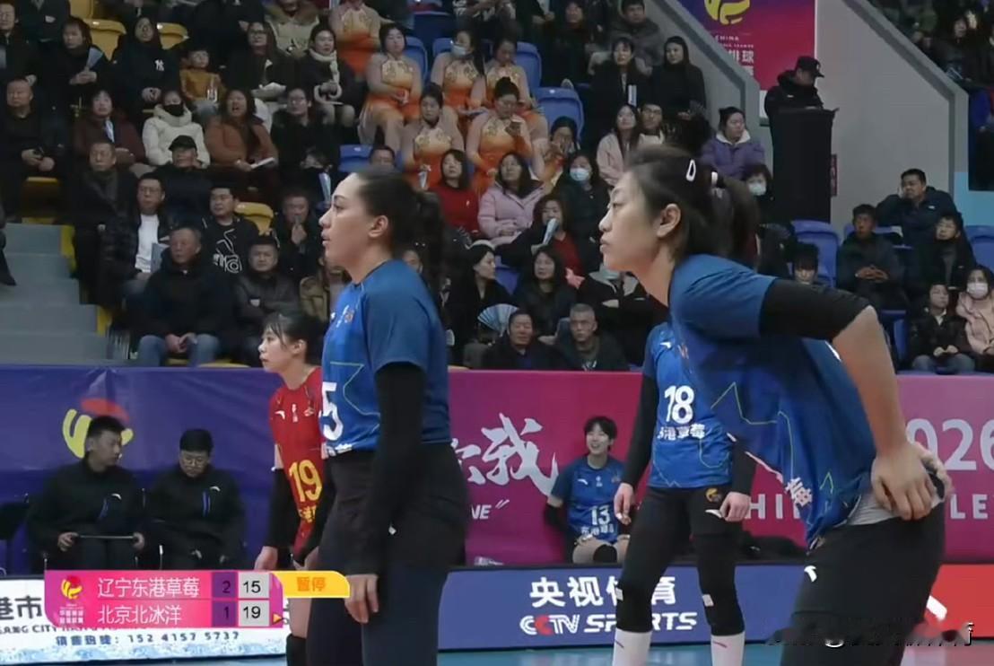 辽宁女排瞎忙活一场，真是竹篮打水一场空啊！大比分2-1领先惨遭北京女排逆转，连续