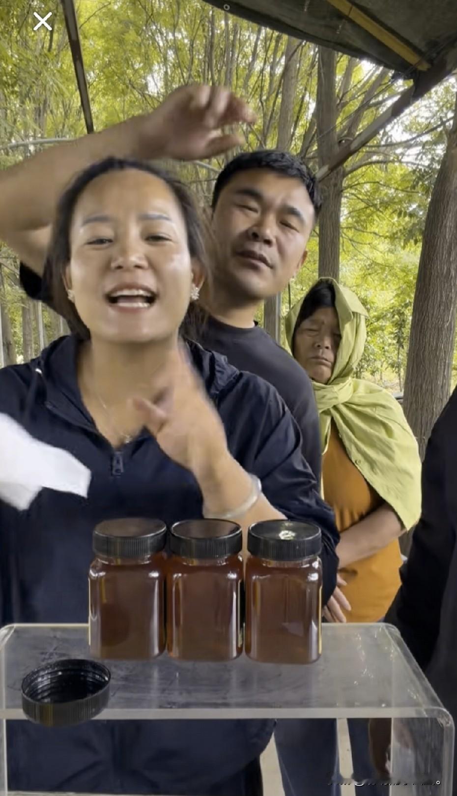 小故事！李佳当面是人背后是鬼，有人说李佳善良，李佳的善良也是装出来的，