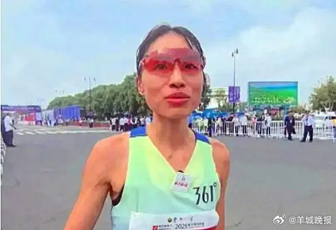 【“最快女护士”张水华的哭诉并不合理｜#羊晚快评#】来自福建的护士张水华获得了2