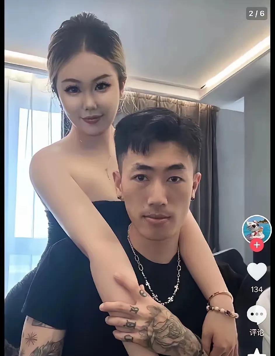 鱼配鱼虾配虾，青岛这对小情侣可真是绝配，直接把自己作得全国皆知！如今这