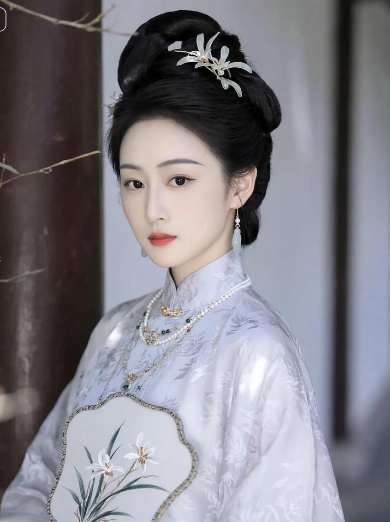 《兰香如故》从千金小姐到奴婢，她没有一句抱怨。少说话，多做事，多观察，天大的