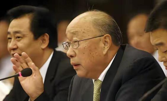 手握千亿资产，84岁早已功成名就，万隆为何到老落得父子反目、品牌口碑一路