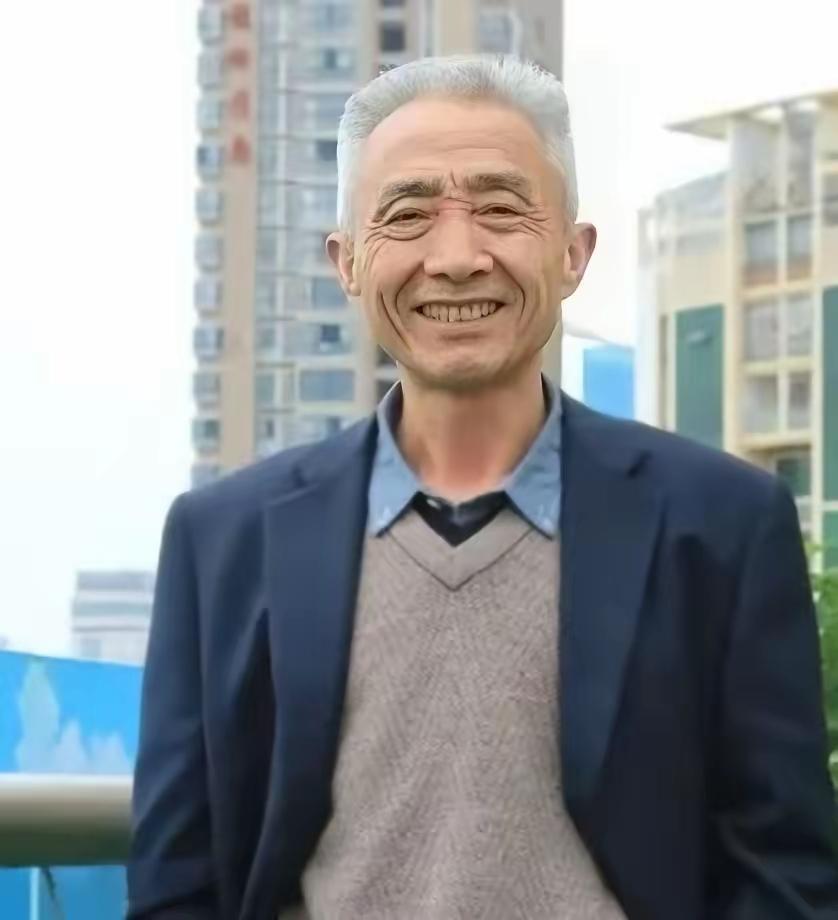 🌛1977年，一个湖北穷小子高考考了289分，但由于消息闭塞，他就报考了华