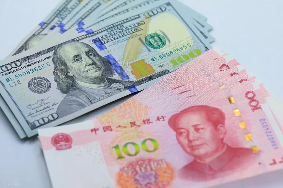 我之前写过：在美国加息周期内，利率那么高的情况下，其本土的企业和居民部门居然无动