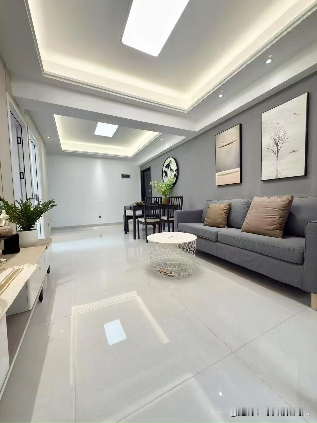 我朋友租了十多年房子，他最近想买一套属于自己的房子。他说租够了，一年光房租就白白