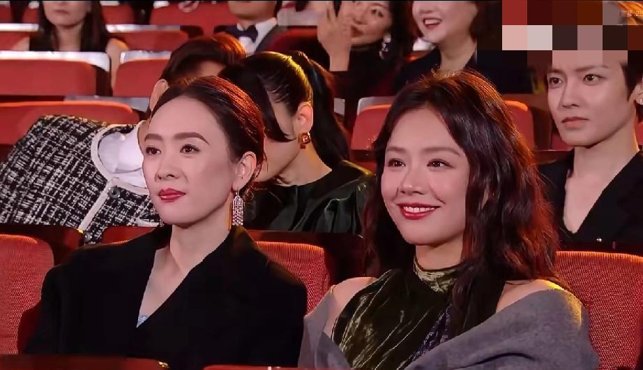 欧豪瞥了一眼马思纯，没说话。她瘦了，亮了，站在人群里像刚醒的春天。俩人没牵手