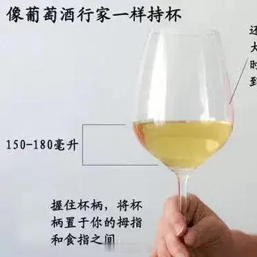 这老太太根本不懂什么叫西餐礼仪，当年英国王室就应该给她送到中国培训仨月[不愧是你