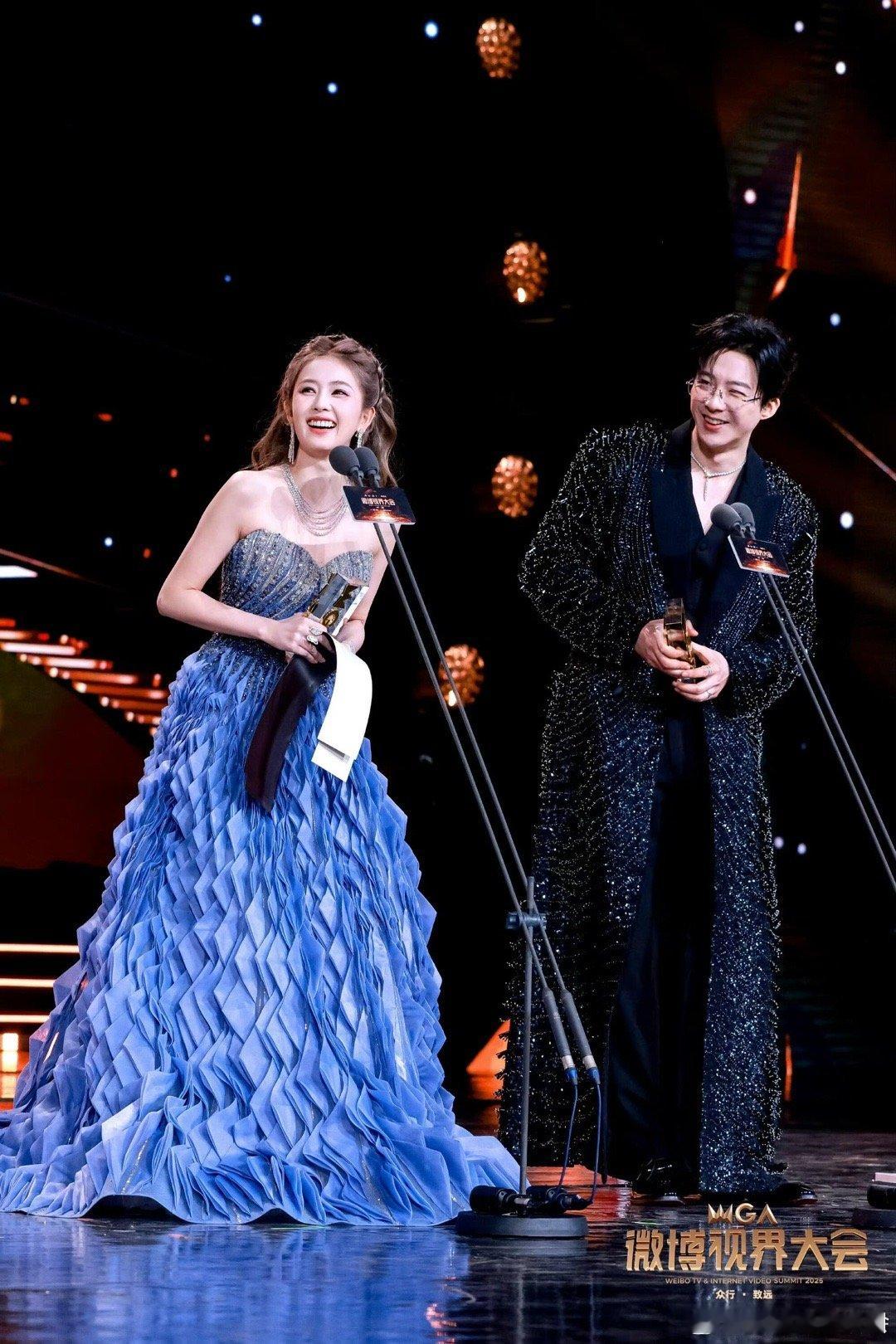 微博视界大会男帅女美🥰领奖搭子年度榜样演员：刘宇宁白鹿年度表现力