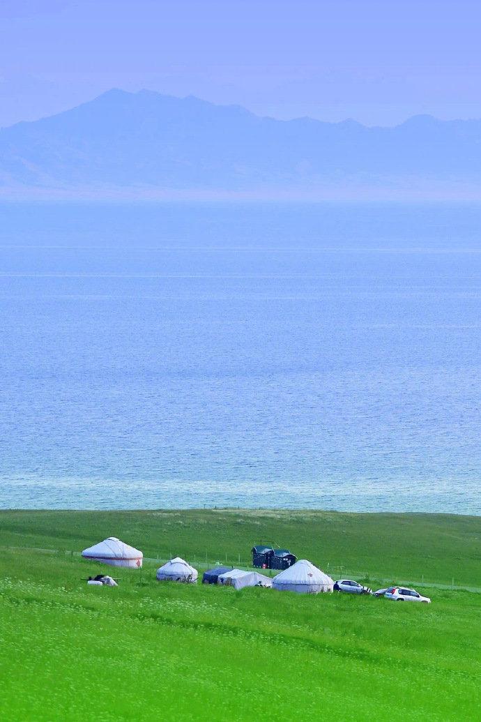 孩子毕业了，在体制内工作，跟我说现在一个月拿1万多块钱，工资太低了，不够花，确实