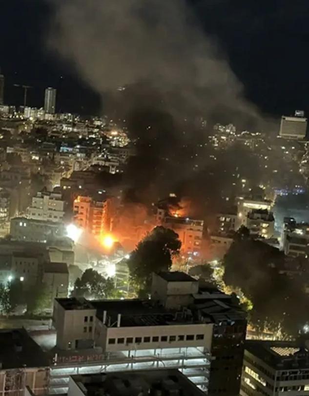 战争进入第四天，伊朗向全世界发出了11个强烈信号，真正的暴风雨还在后头，特朗普确