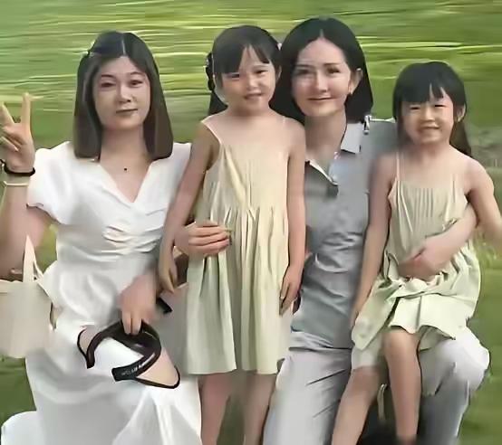 这不是谢娜亲闺女，长的实在是太像是谢娜、张杰，简直就是一个模子刻出来的尤其是眼