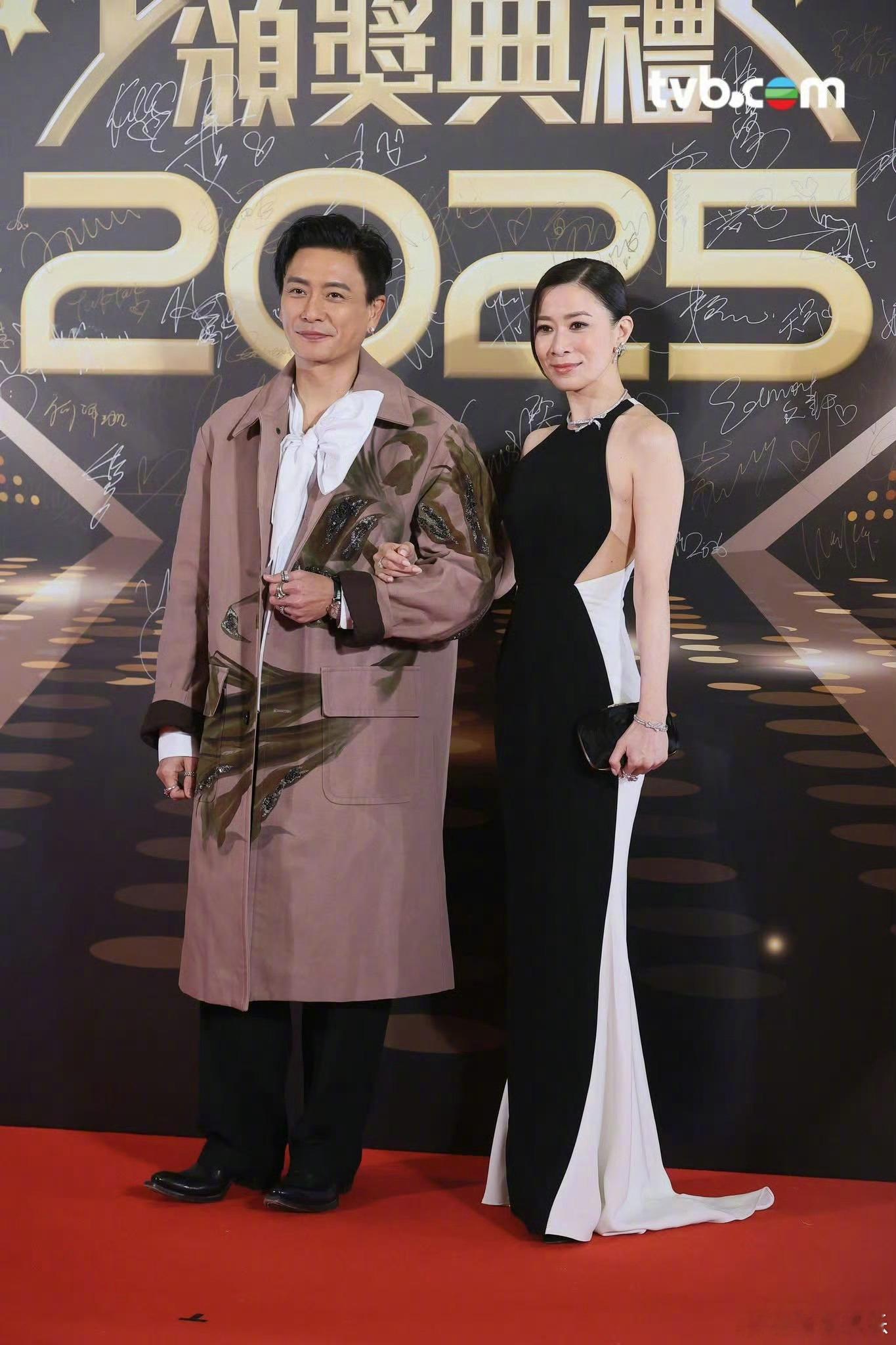 佘诗曼回应黄宗泽拿视帝佘诗曼回应带旺黄宗泽据港媒，TVB颁奖典礼结束后受访，回