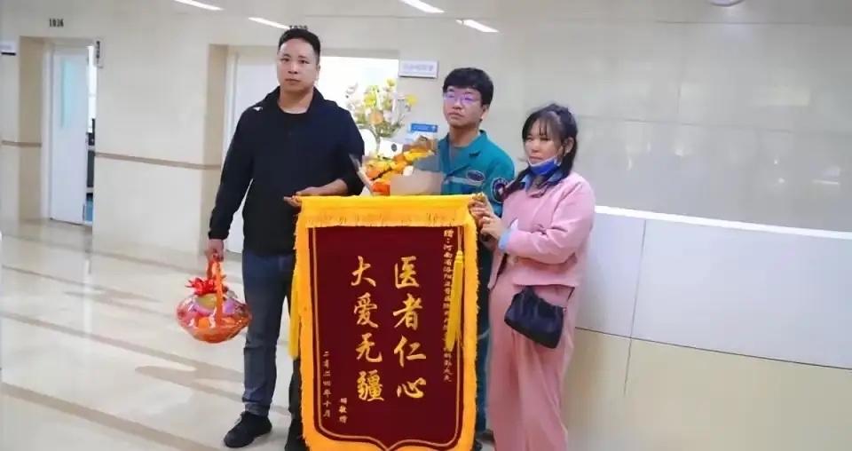 郑州一医生给妻子过生日，去取蛋糕时，发现蛋糕店竟然关门了，一气之下，连着打了20