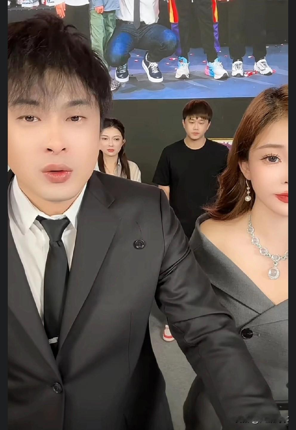 丁老五称辛巴没朋友是因为他太奸太有大哥范，还说辛巴心中没爱，要不然成不了王者！