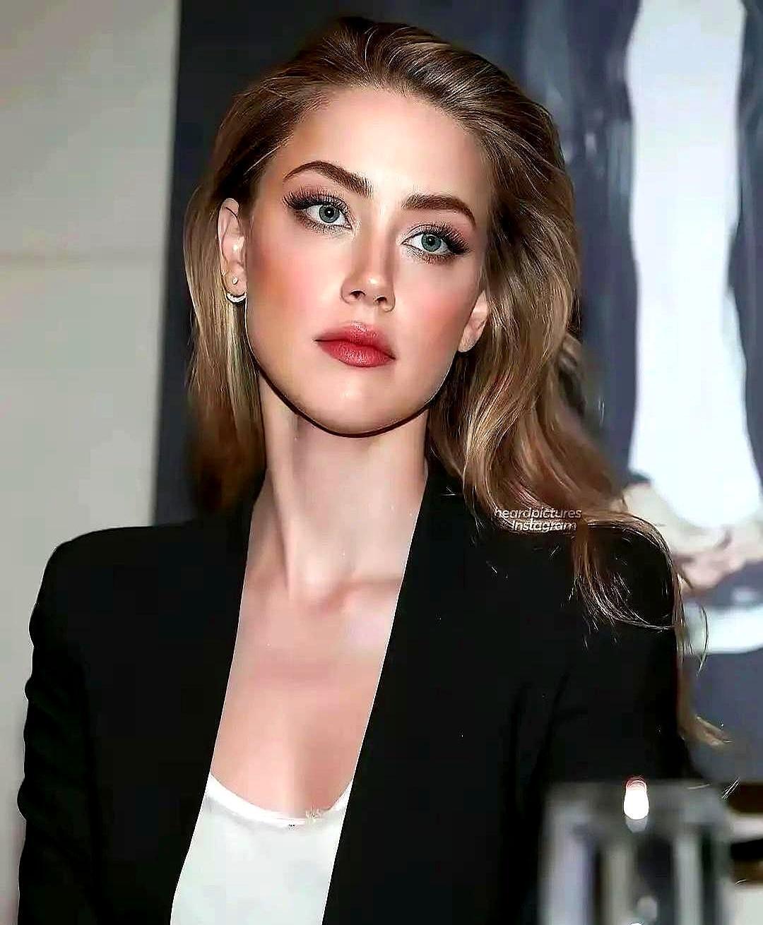 《海王2》一上，梅拉只剩4分22秒，台词11句，比预告片还短。马斯克当年一