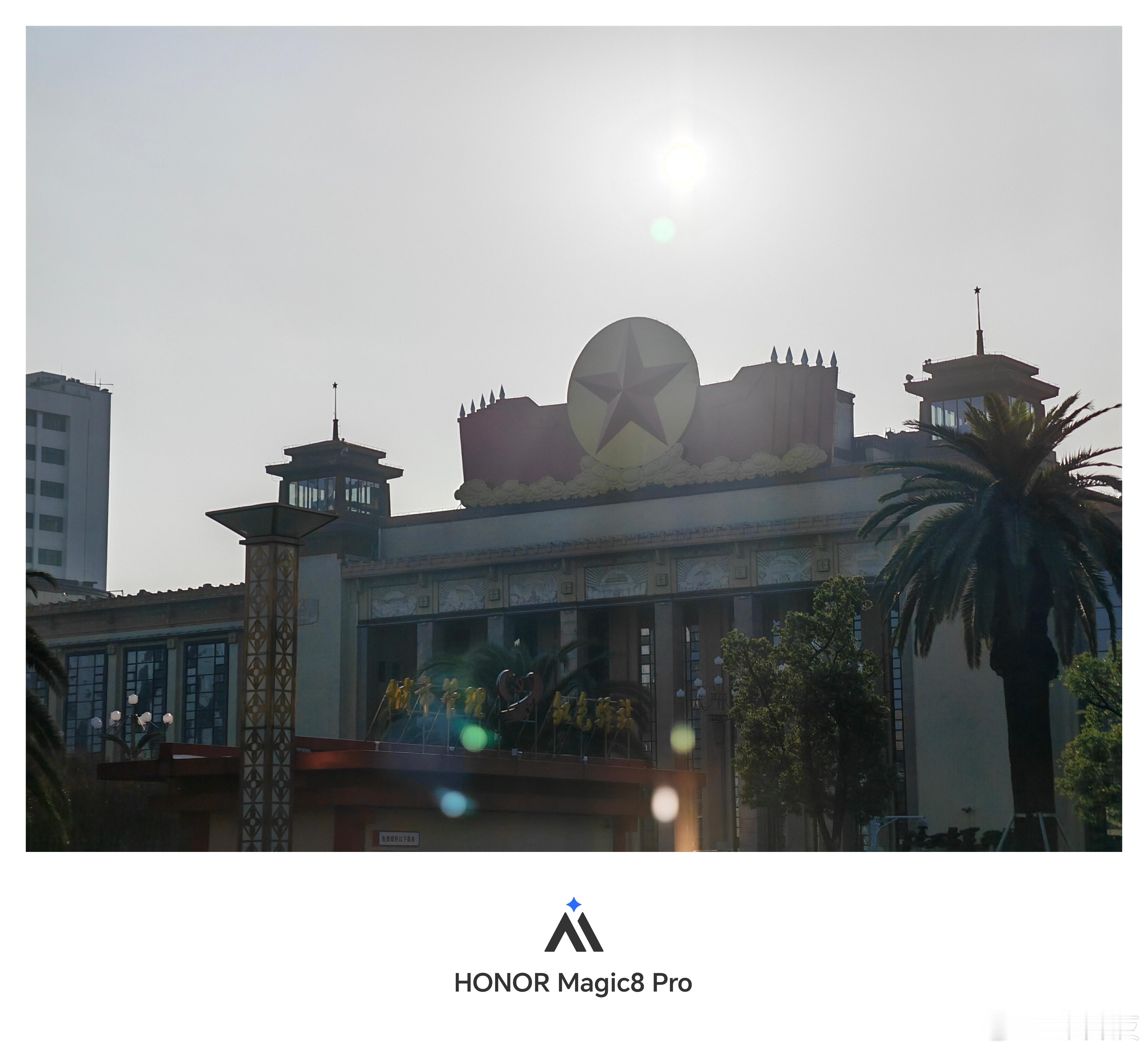 绝大部分旗舰机基本都只能在标称光学变焦档位出片，超过该焦段就会出现画质劣势的情况