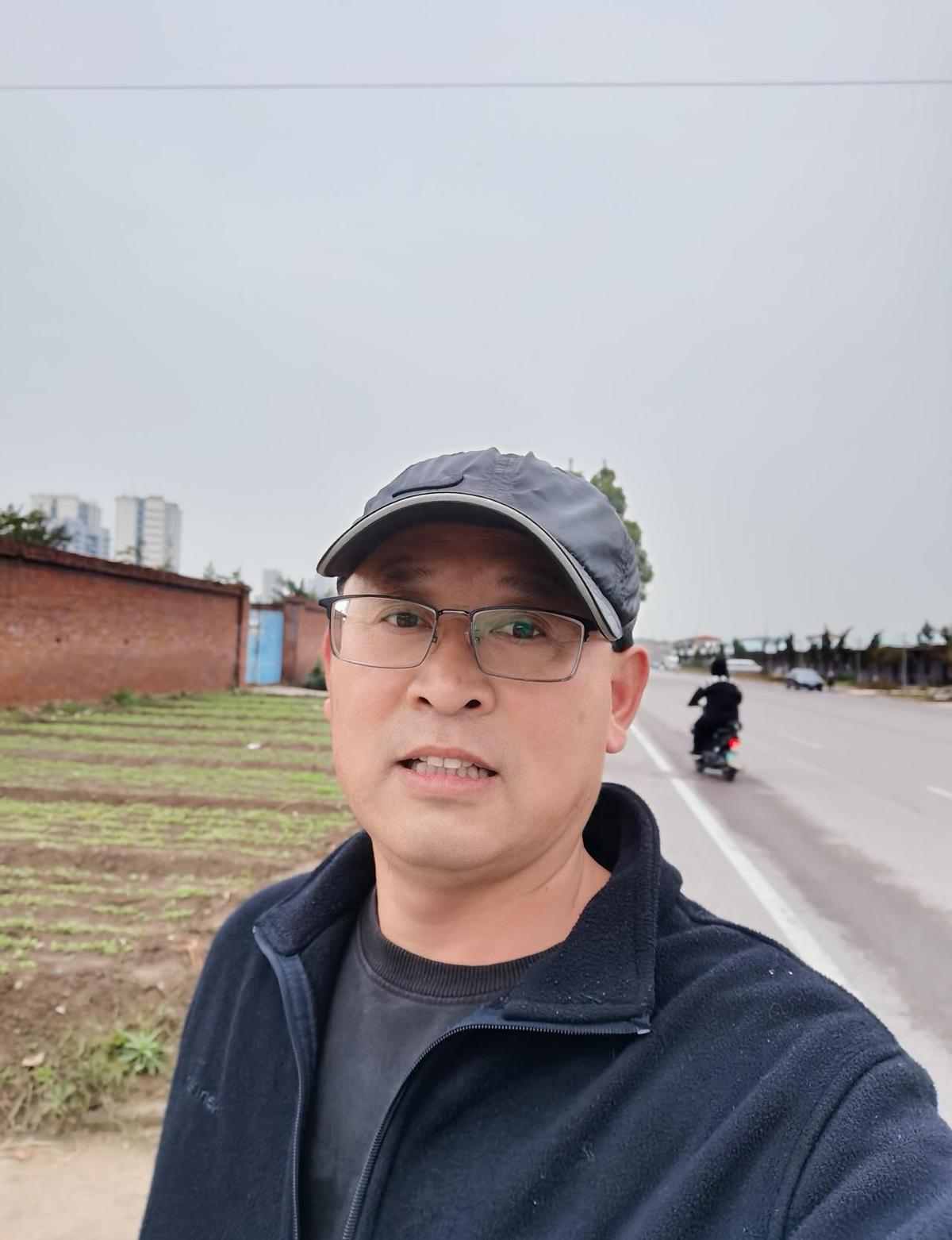 别再傻跑啦，冬天跑步真不是穿厚就行。绕着公园转圈跑，别一头扎到城郊再往回冲。
