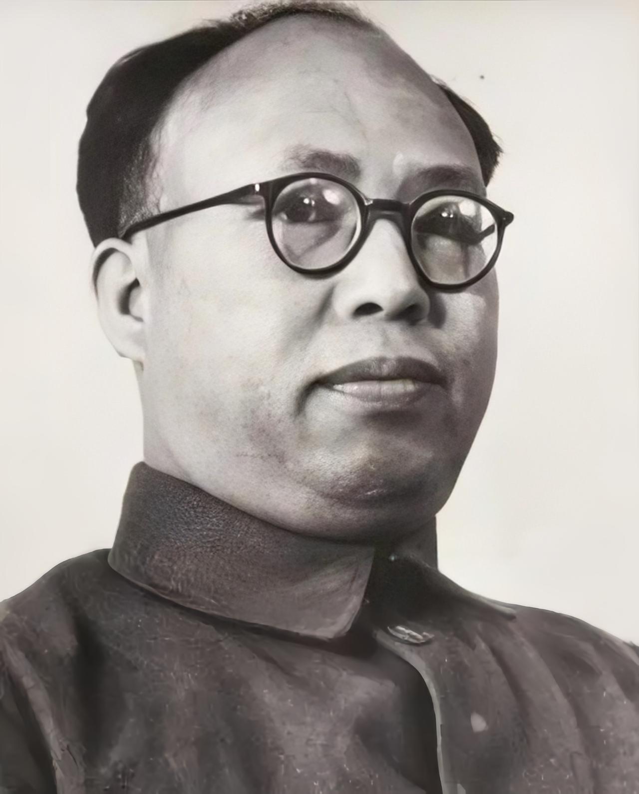 罗荣桓元帅担任总政治部主任，有一位军长，因为生活作风问题，受到了严重处分，被开除