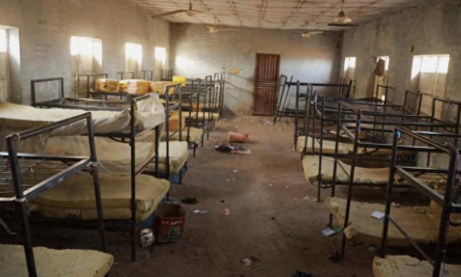 我的天这消息看得人浑身发紧，特朗普那边还在对着尼日利亚喊打喊杀，这边直接出了让人