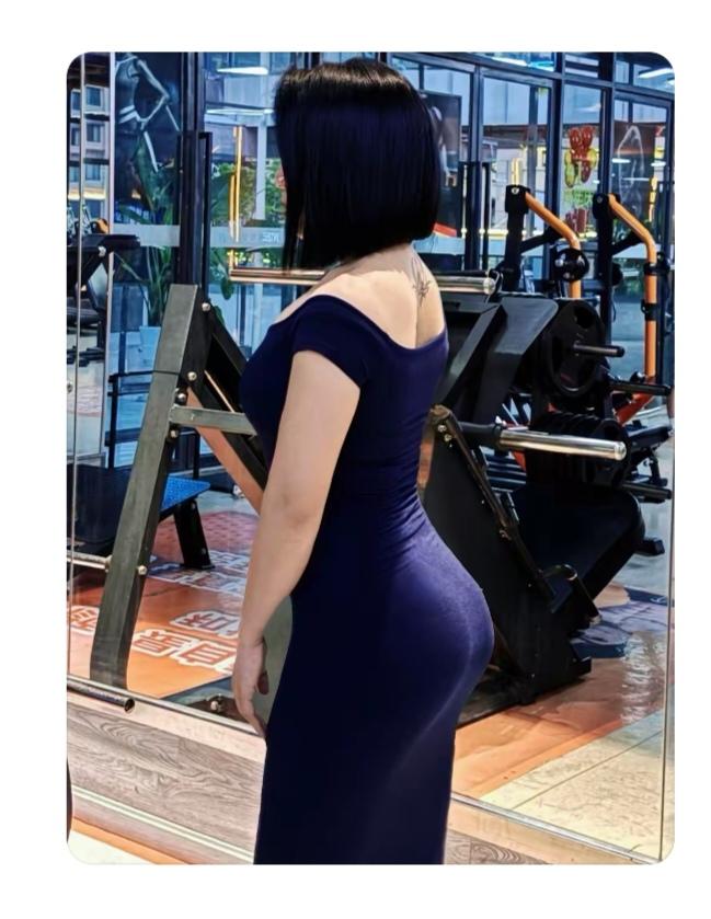 健身房这还用减肥锻炼？美女坚持十年多；功夫不负有心人；原来体重一百八；