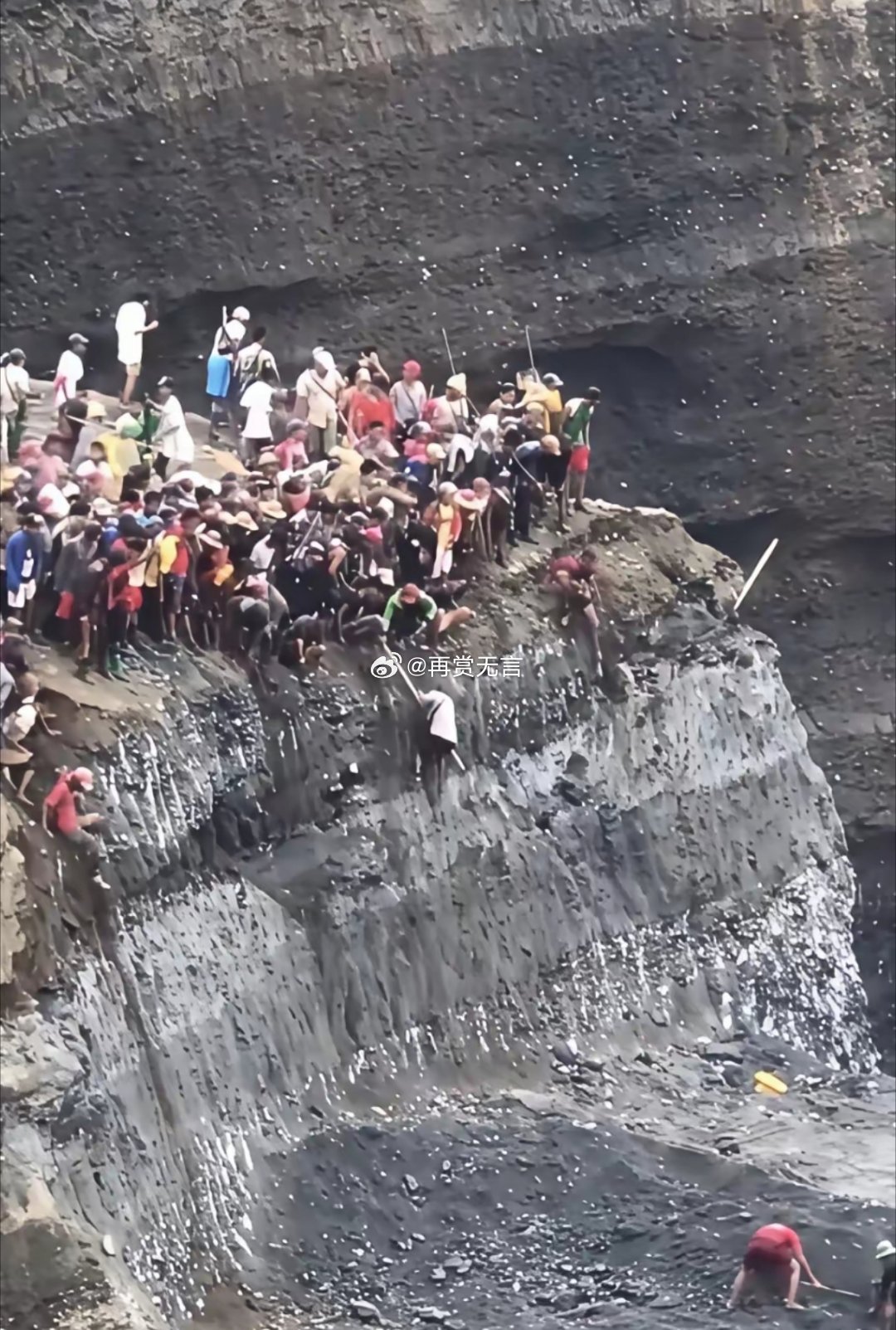 印尼的燕窝，缅甸的翡翠，尼泊尔的虫草，非洲的犀角，都是中国人供起来的。