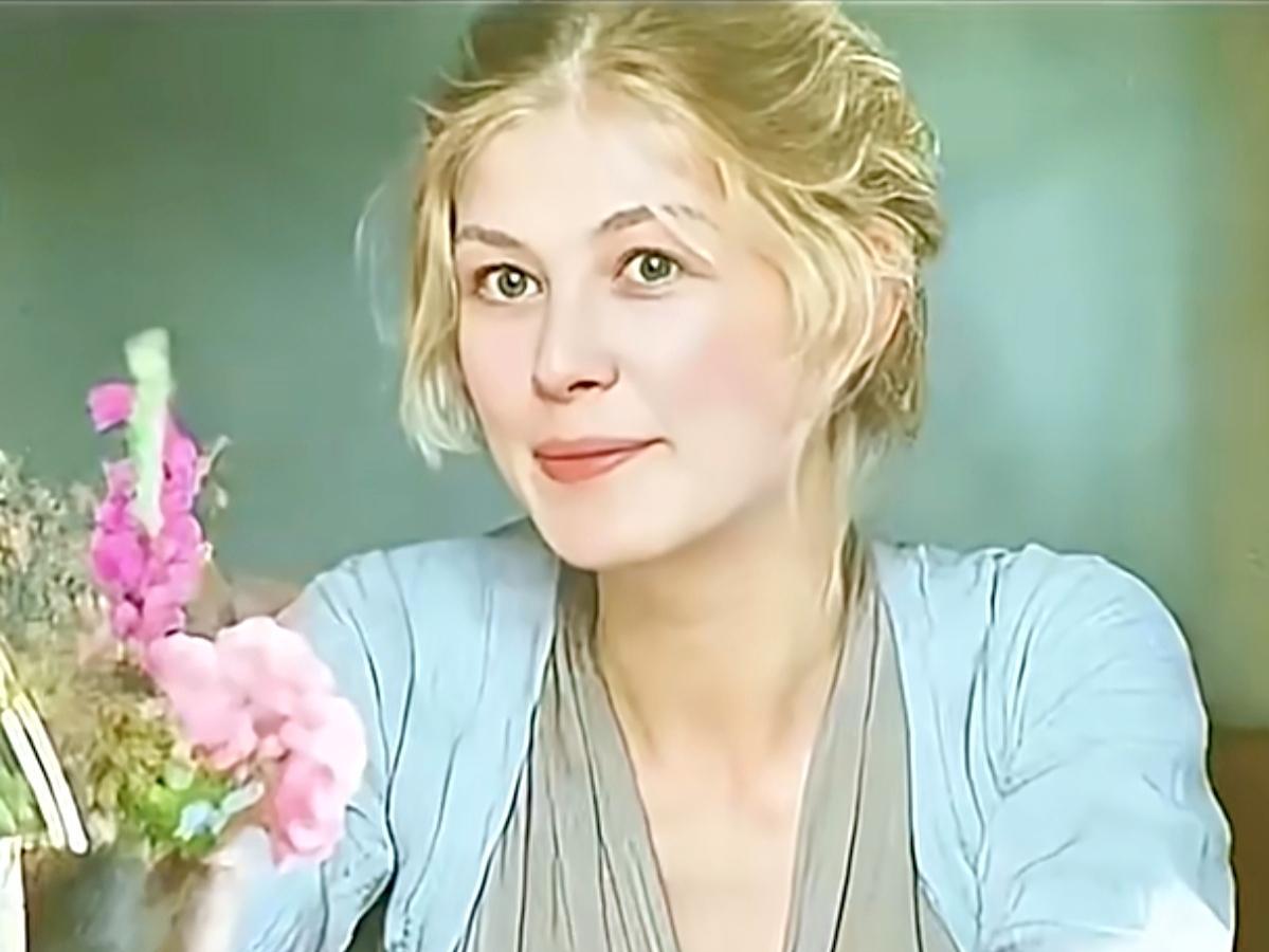 好莱坞影后裴淳华的儿子尤子君，刚刚拿下了“汉语桥”全球总冠军。这事儿听着像个童