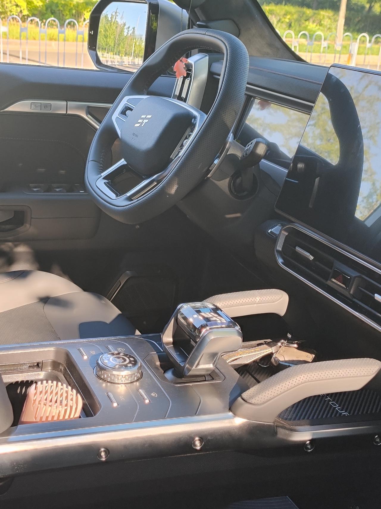 捷途旅行者换挡体验：传统挡把顺手不？我现在开的就是捷途旅行者，它配的是传统挡把