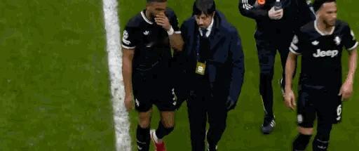 【转折点】加拉塔萨雷5比2尤文图斯的转折点之一是布雷默下场（还有一个是卡巴尔